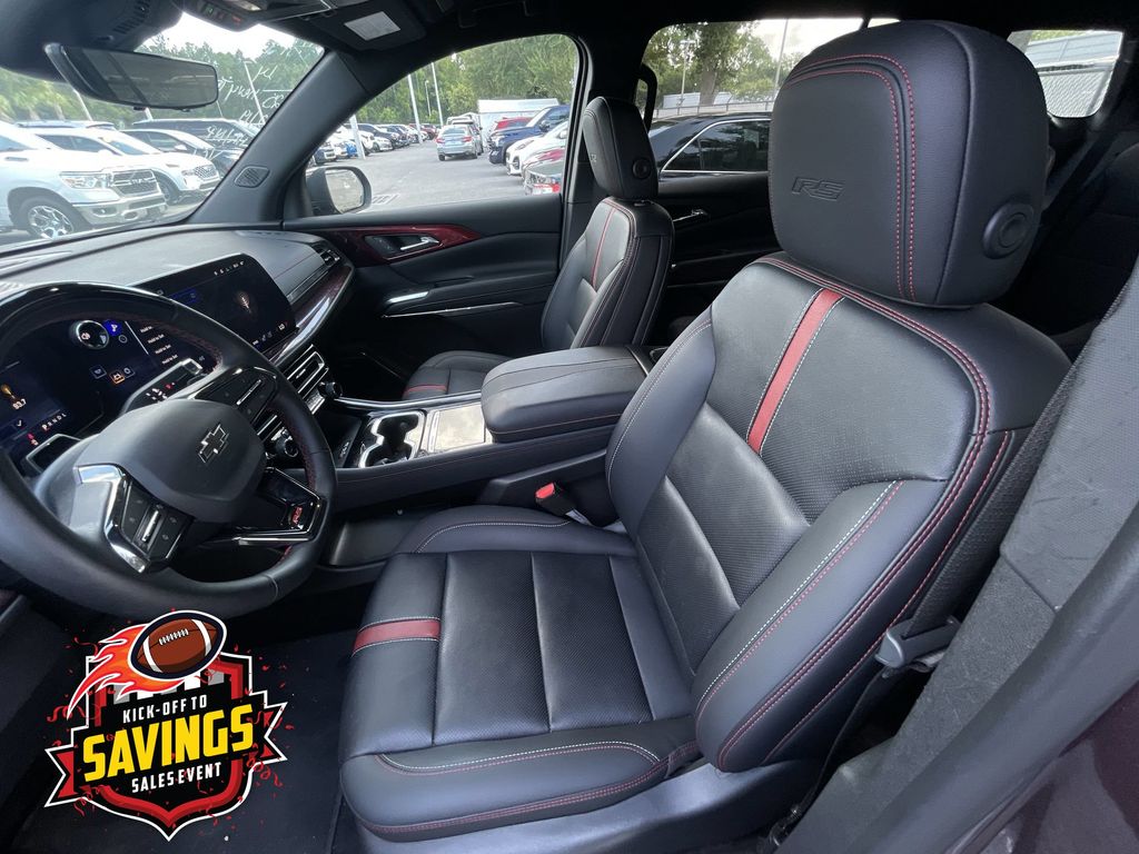 Used 2025 Chevrolet Traverse SUV