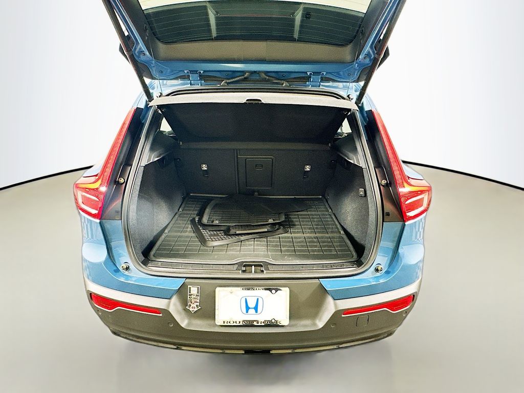 2023 Volvo XC40 B5 Plus 26