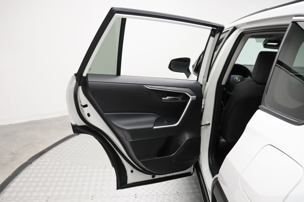 2024 Toyota RAV4 XLE 21