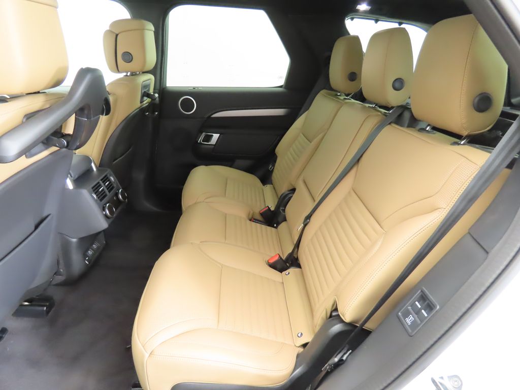 Thumbnail: 2026 Land Rover Discovery - 21