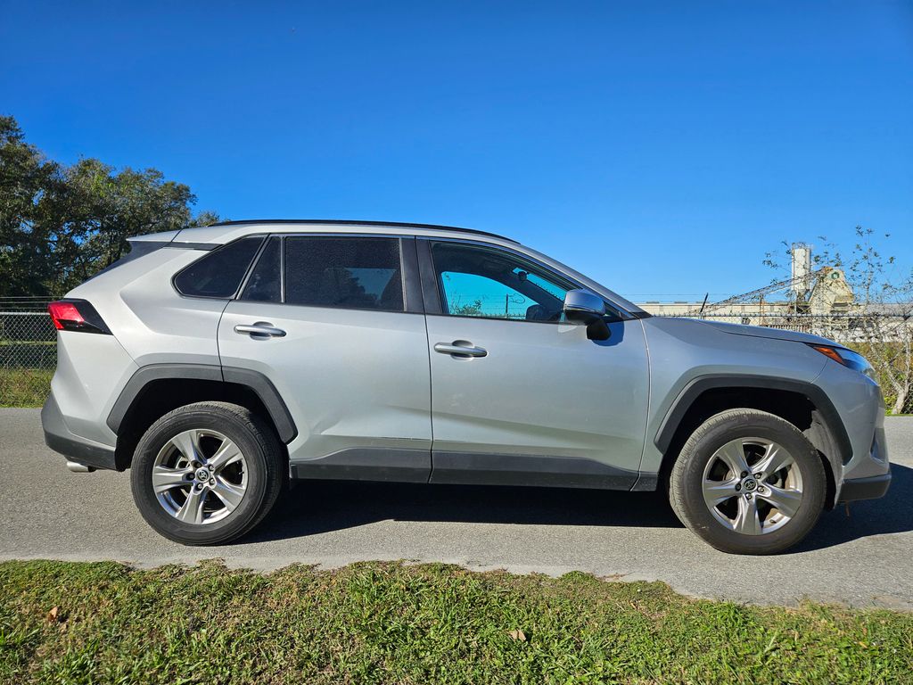 2022 Toyota RAV4 XLE 6