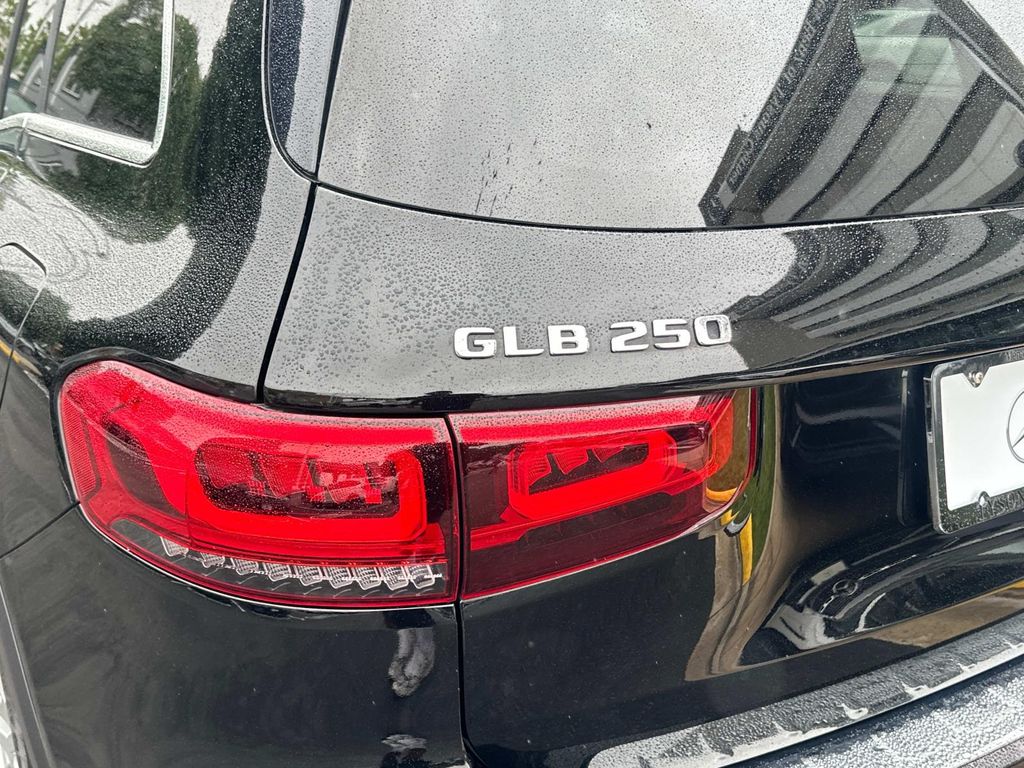 Thumbnail: 2021 Mercedes-Benz GLB - 10