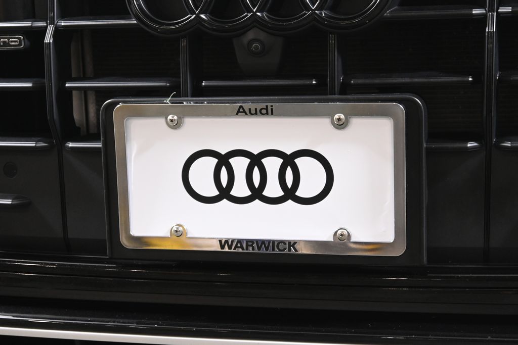 Thumbnail: 2022 Audi Q8 - 14