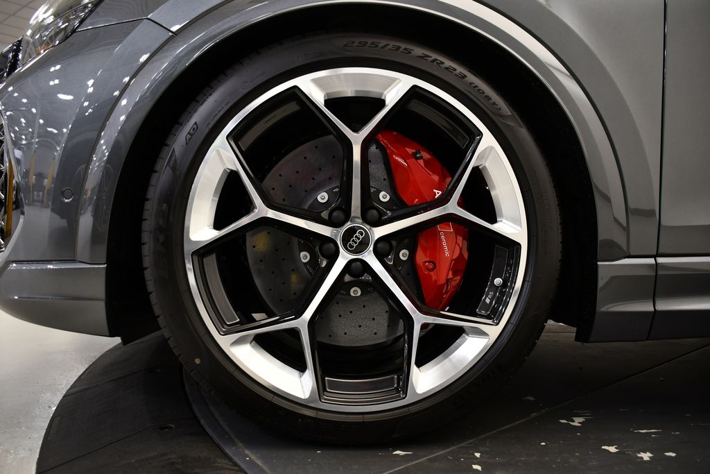 Thumbnail: 2026 Audi RS Q8 - 12