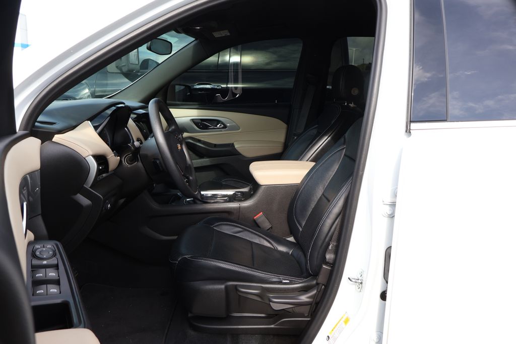2022 Chevrolet Traverse LS 13