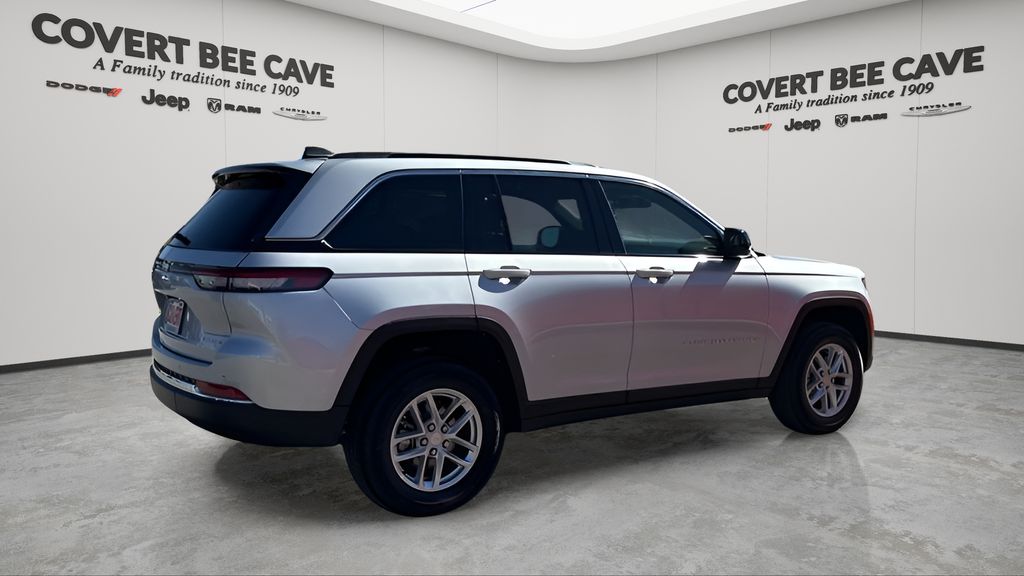 New 2026 Silver Jeep Laredo image 10