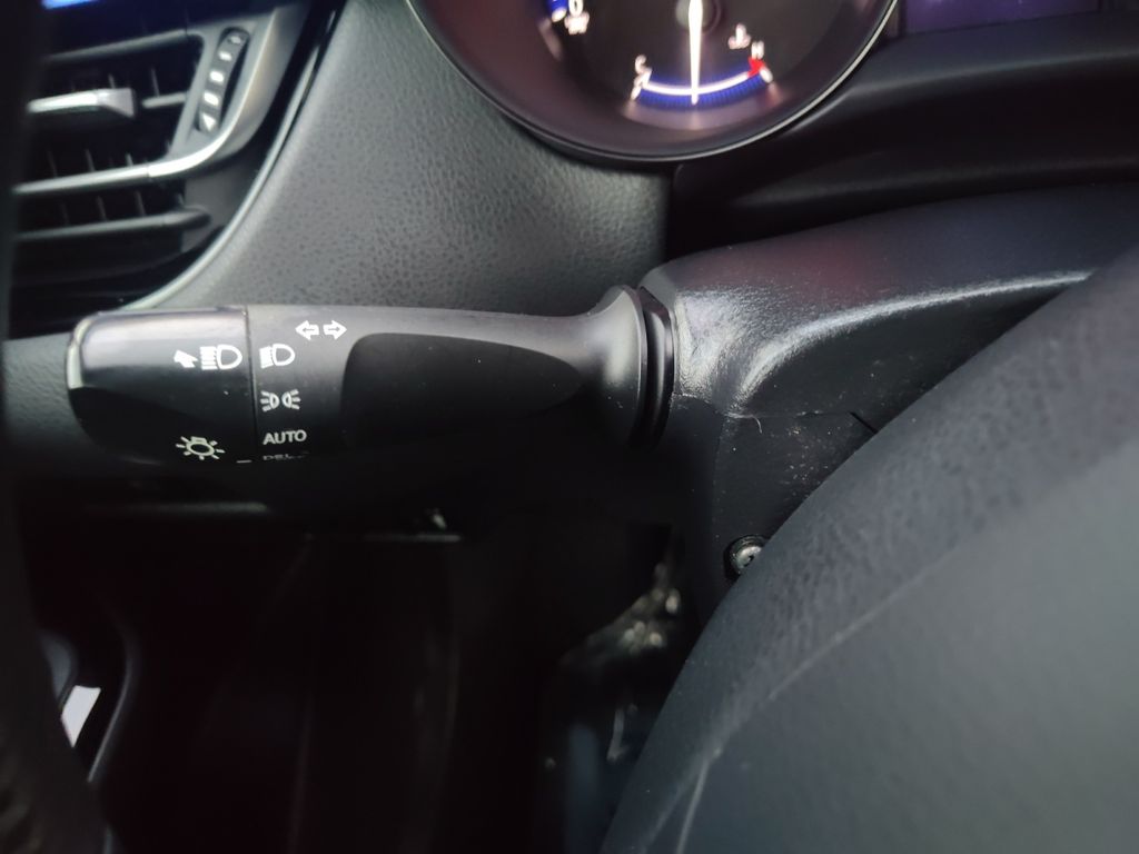 Used Car 2020 Toyota C-hr  Xle For Sale Under $20,000 In Austin, Texas