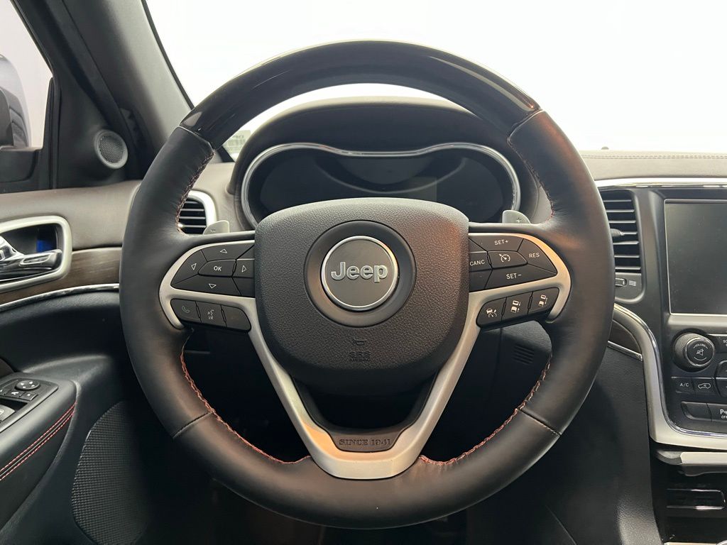 Thumbnail: 2015 Jeep Grand Cherokee - 16