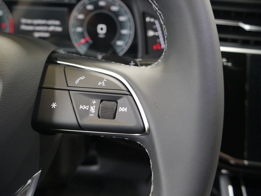 Thumbnail: 2026 Audi Q8 - 31