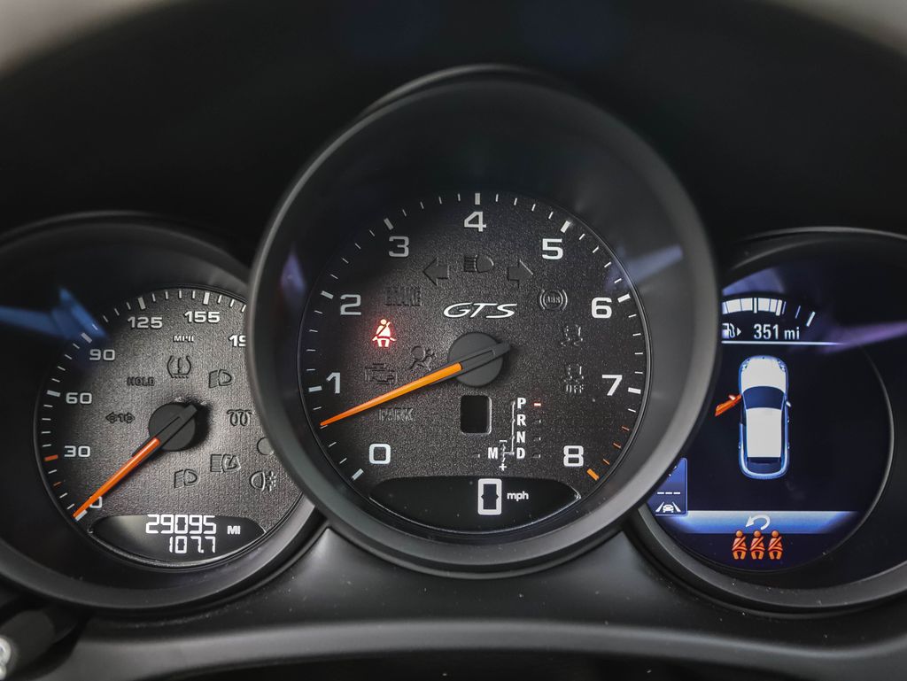 Thumbnail: 2021 Porsche Macan - 14