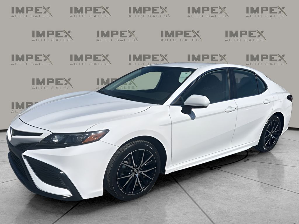 2024 Toyota Camry SE's photo