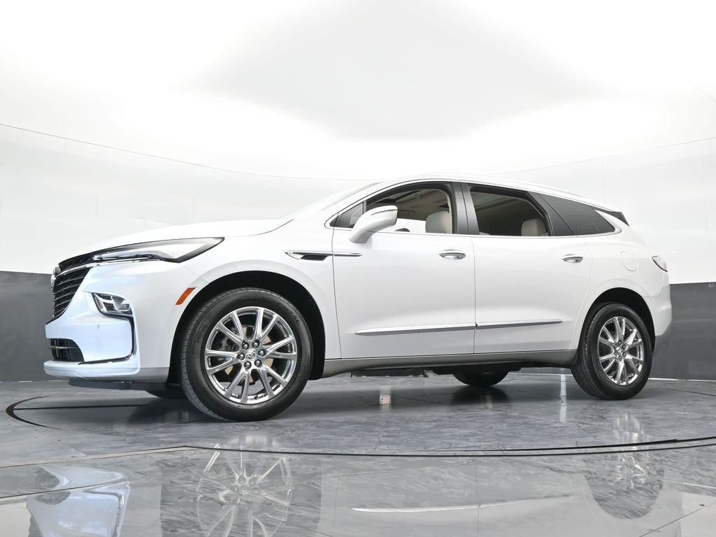 Used 2024 White Frost Tricoat Buick Essence image 62