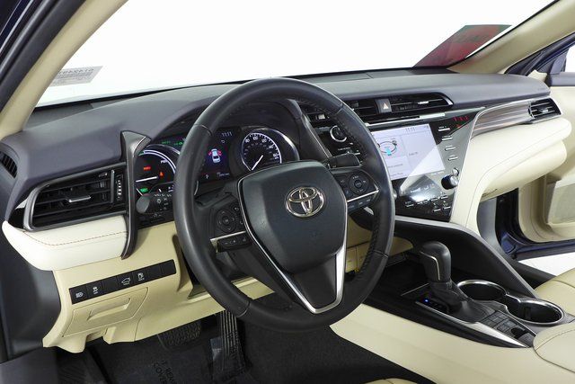 2020 Toyota Camry Hybrid XLE 27