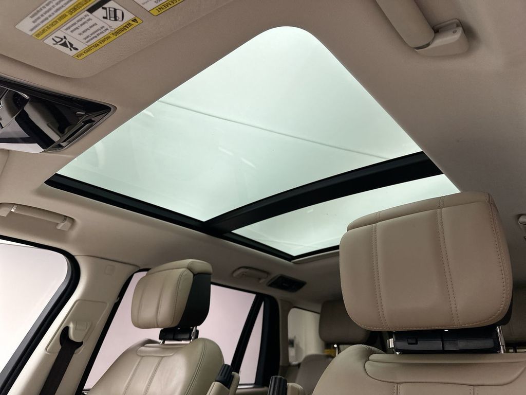 Thumbnail: 2019 Land Rover Range Rover - 11