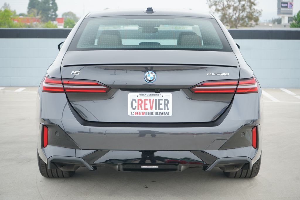 Thumbnail: 2026 BMW i5 - 6