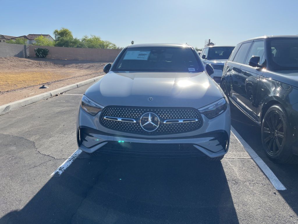 2025 Mercedes-Benz GLC 300 2