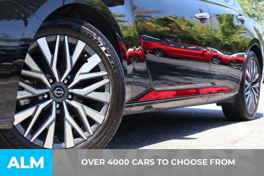 Used 2025 Black Nissan 2.5 SV image 2