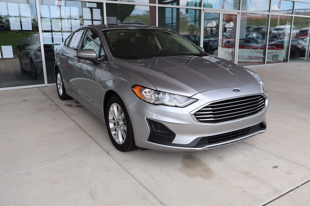 Iconic Silver Metallic 2020 Ford Fusion SE FWD Sedan Front-Wheel Drive 6-Speed Automatic