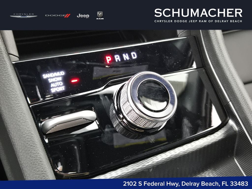 new 2025 Jeep Grand Cherokee car, priced at $43,985
