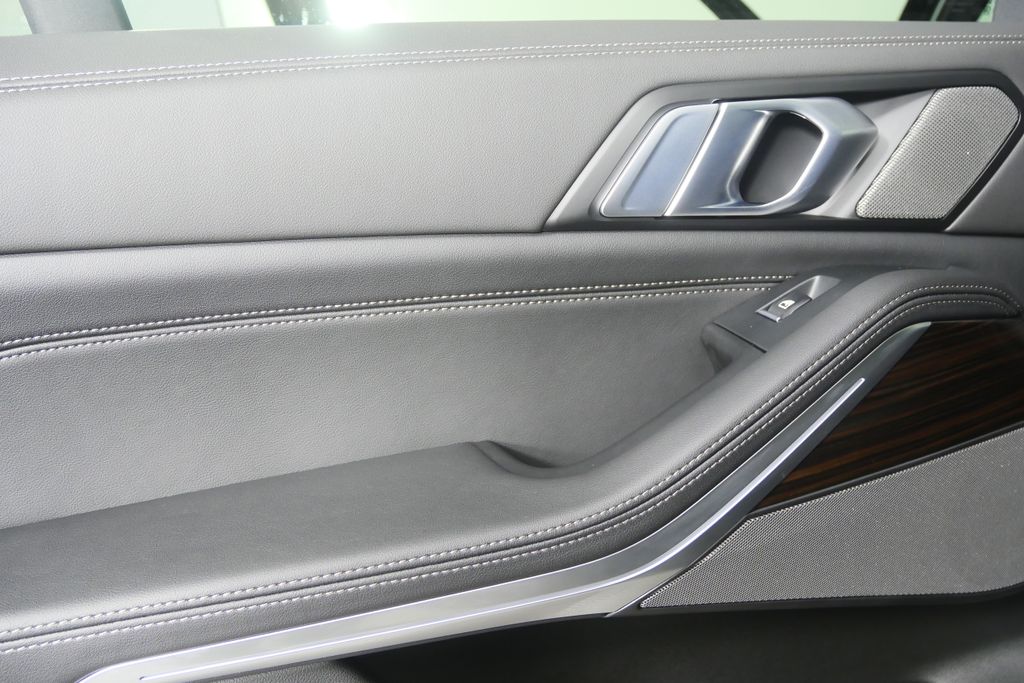Thumbnail: 2026 BMW X5 - 13