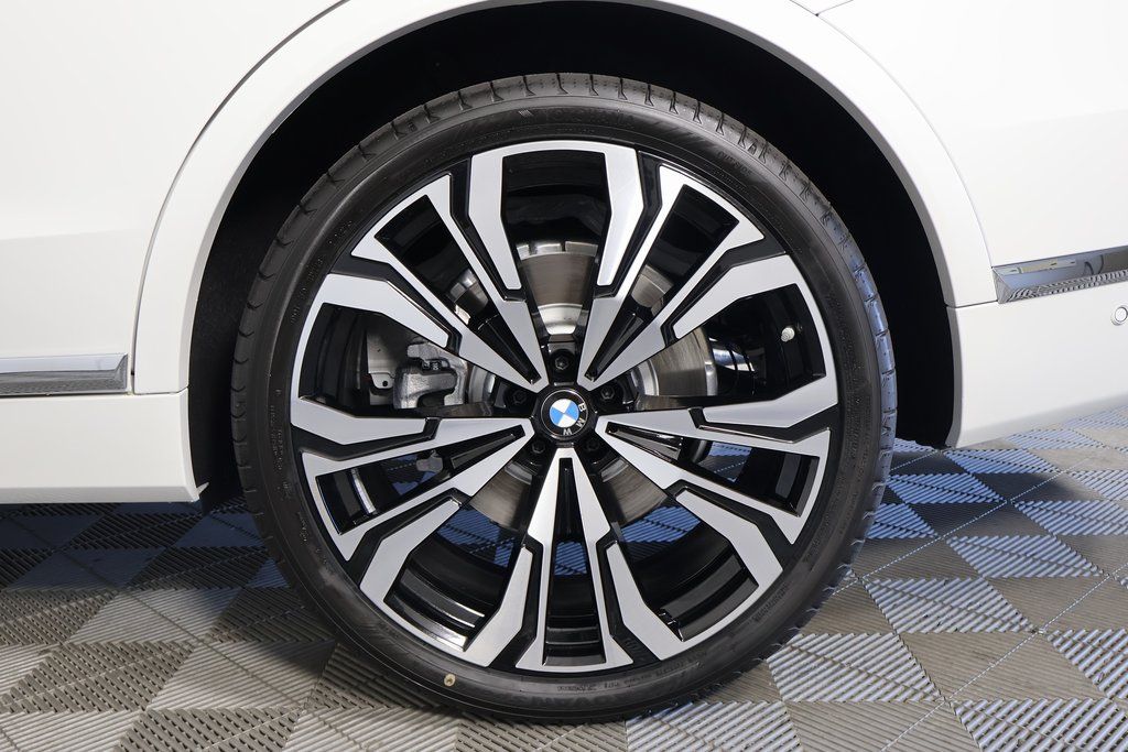 Thumbnail: 2027 BMW X7 - 10