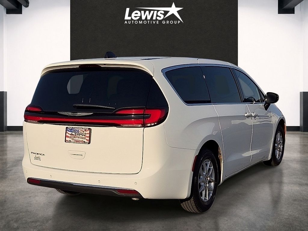 Used 2025 Chrysler Pacifica Select For Sale in Farmington, AR