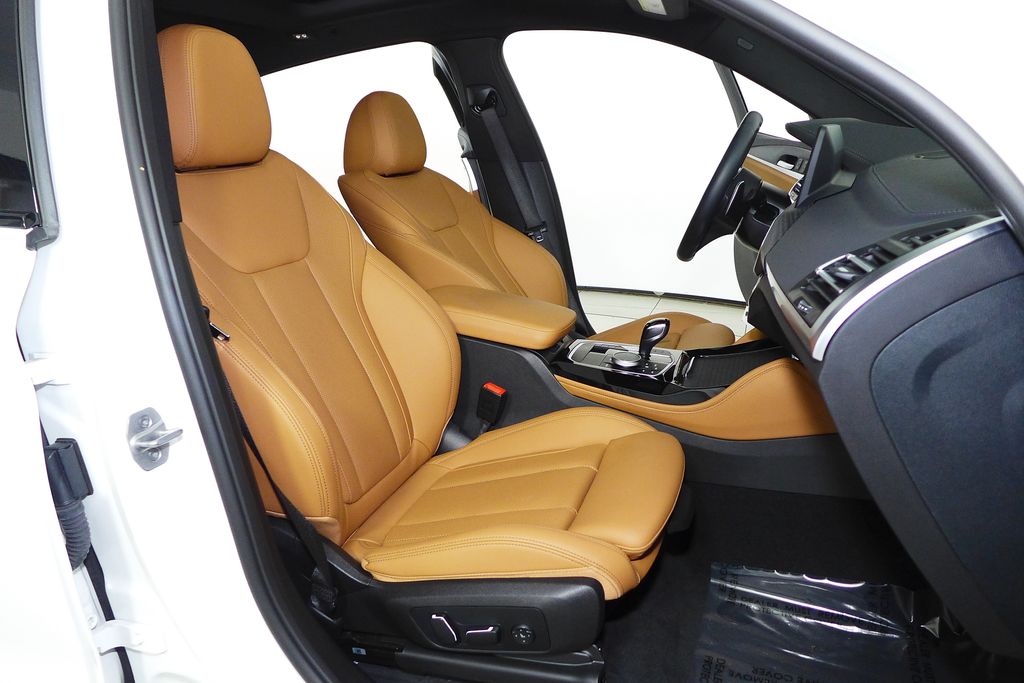 Thumbnail: 2025 BMW X4 - 19