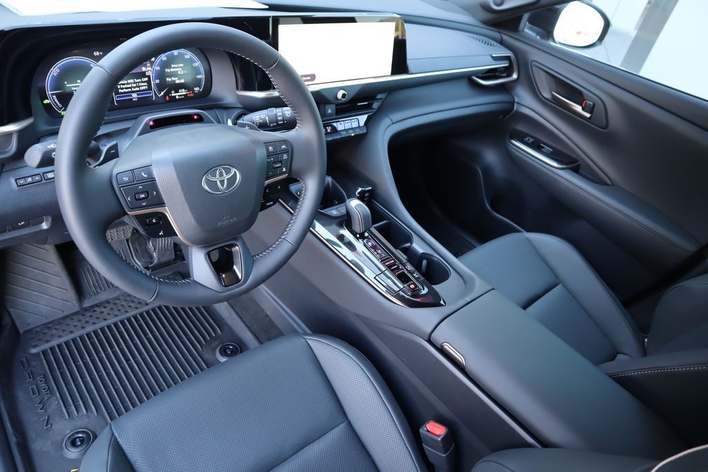 2026 Toyota Crown Signia Limited - Photo 9