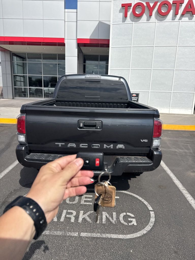 Thumbnail: 2022 Toyota Tacoma - 7