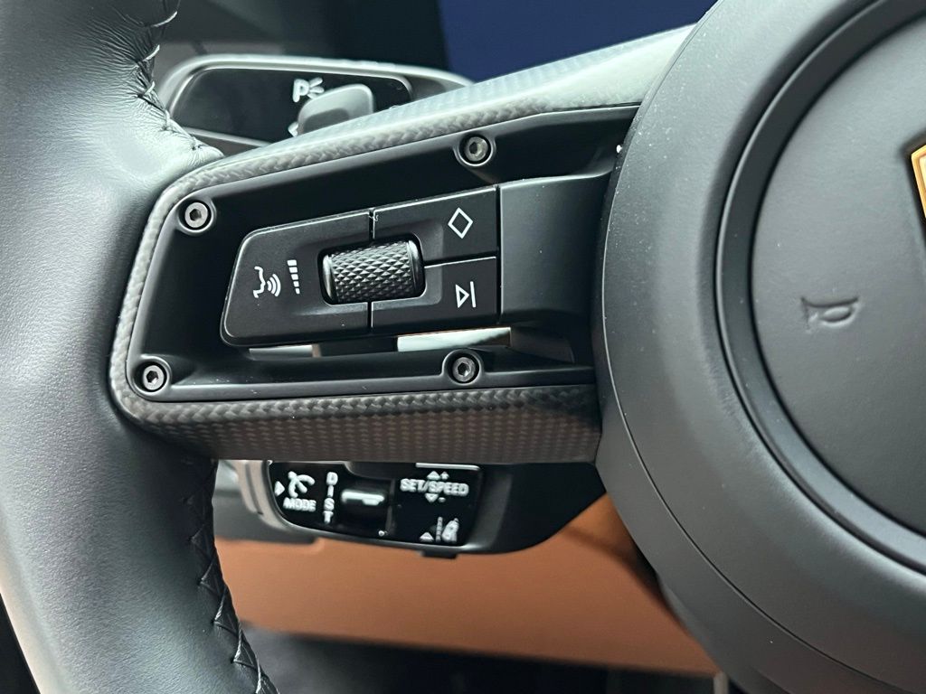 Thumbnail: 2025 Porsche 911 - 8