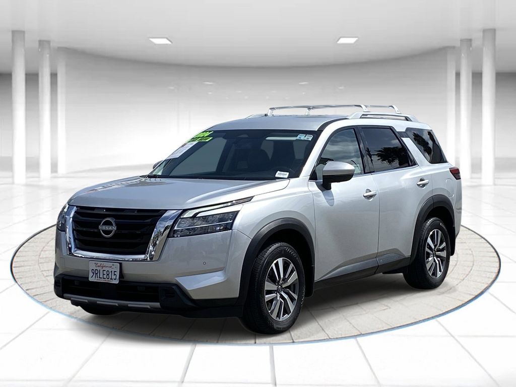 2024 Nissan Pathfinder SL