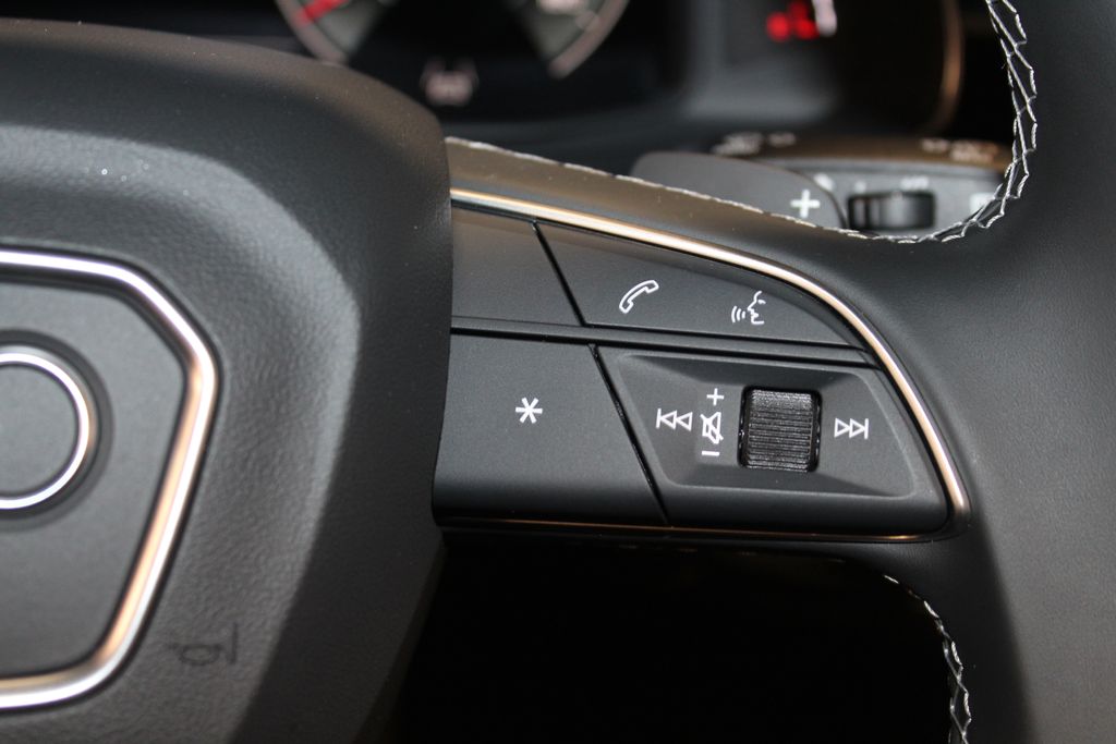 Thumbnail: 2026 Audi Q8 - 31