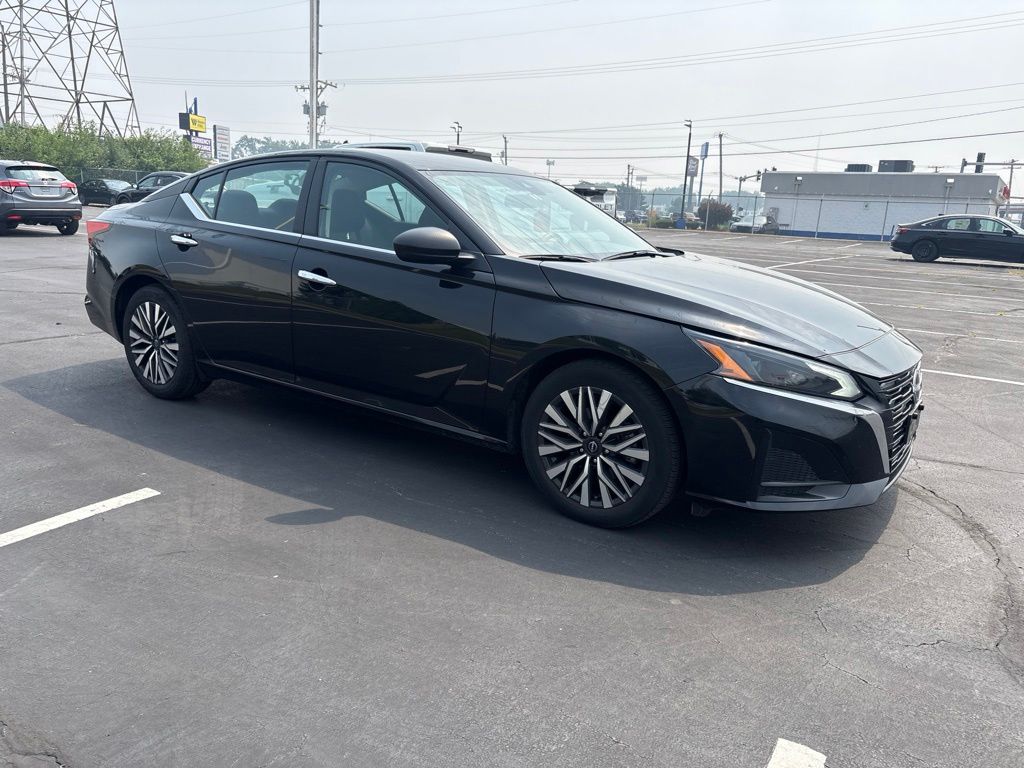 Super Black Clearcoat 2024 Nissan Altima Sedan Front-Wheel Drive Continuously Variable Transmission