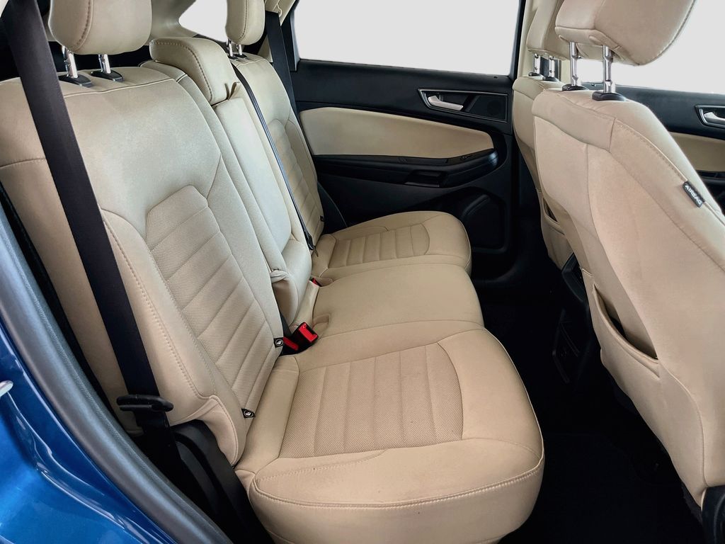 Used 2020 Blue Ford SE image 28