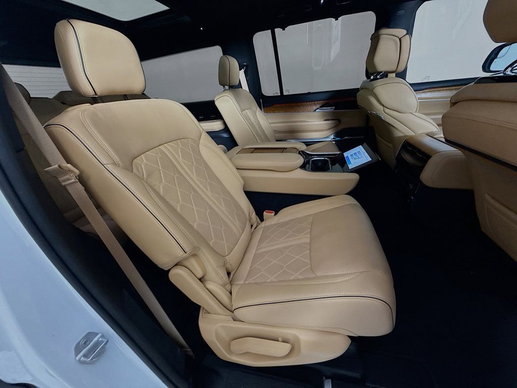 Thumbnail: 2023 Jeep Grand Wagoneer - 29