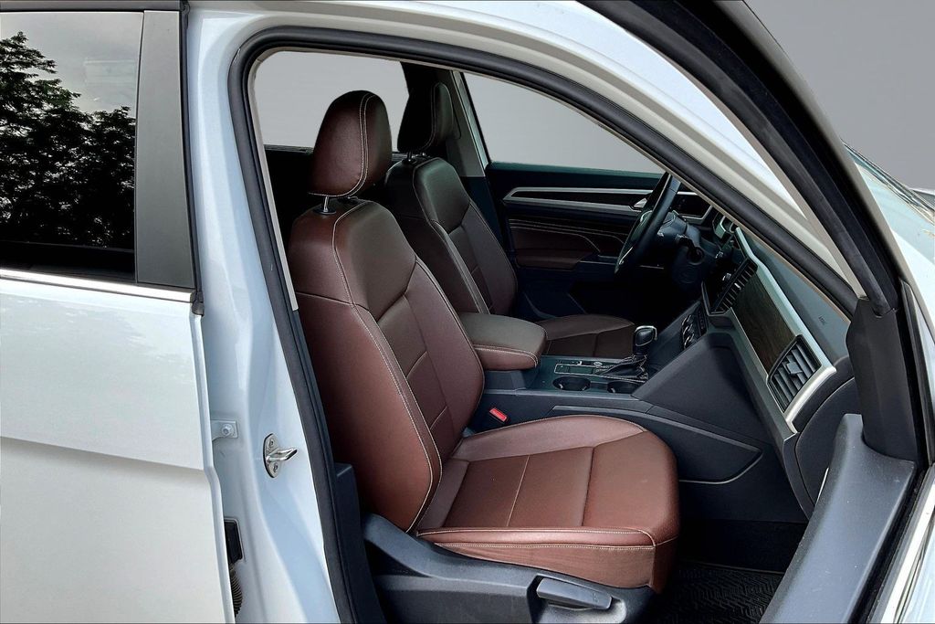 2021 Volkswagen Atlas 3.6L V6 SE w/Technology White at DeMontrond Auto Country