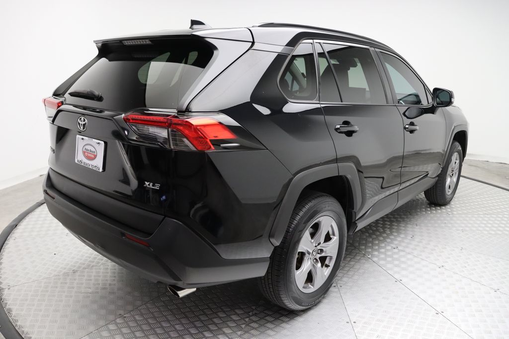 2022 Toyota RAV4 XLE 8