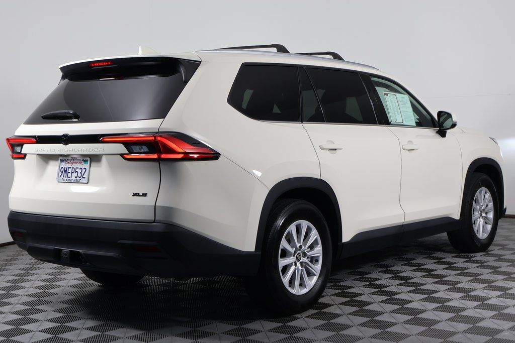 Thumbnail: 2024 Toyota Grand Highlander - 4