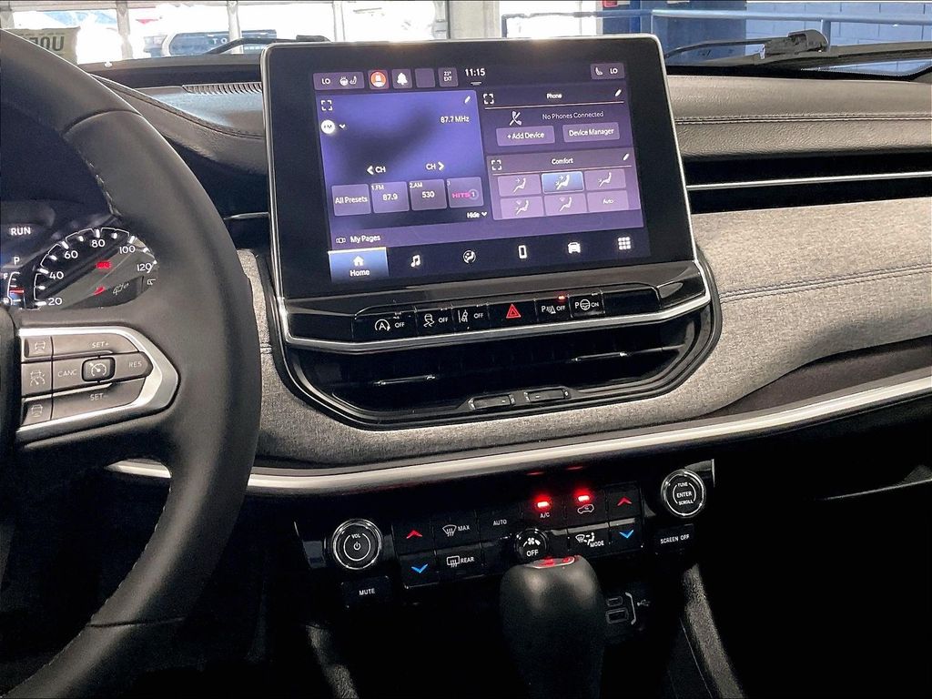 2023 Jeep Compass — photo 18