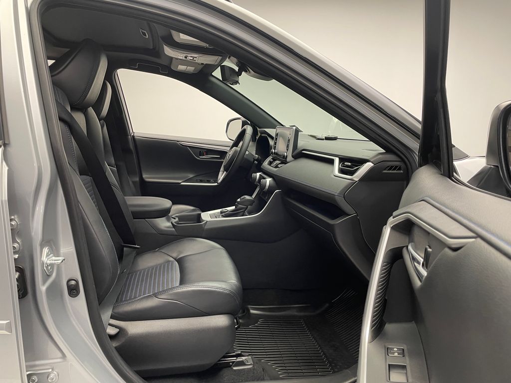 2021 Toyota RAV4 XSE 17