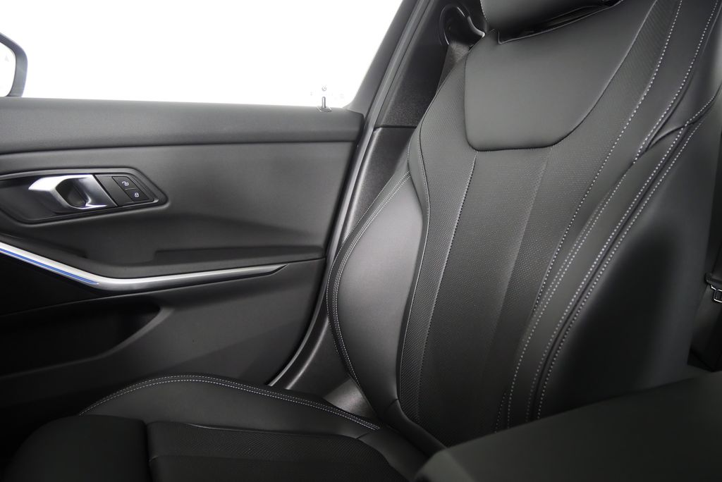 Thumbnail: 2025 BMW 3 Series - 29