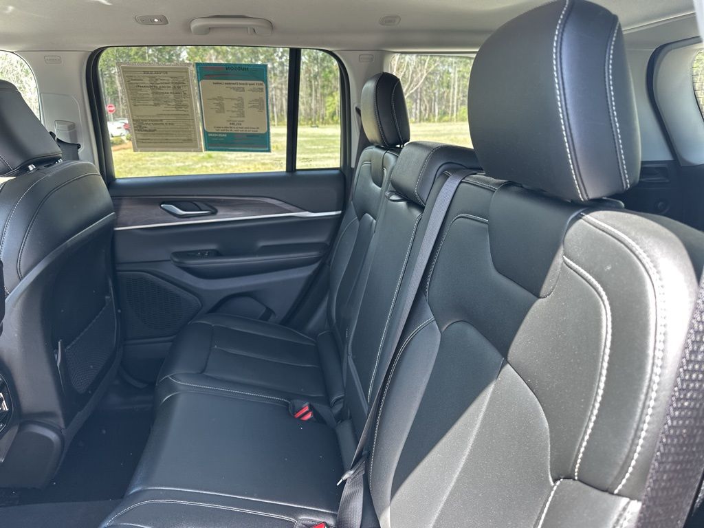 2023 Bright White Clearcoat Jeep Grand Cherokee Limited 4X4 SUV
