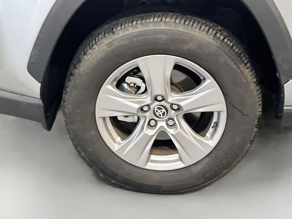 Used 2025 Silver Sky Metallic Toyota XLE image 30