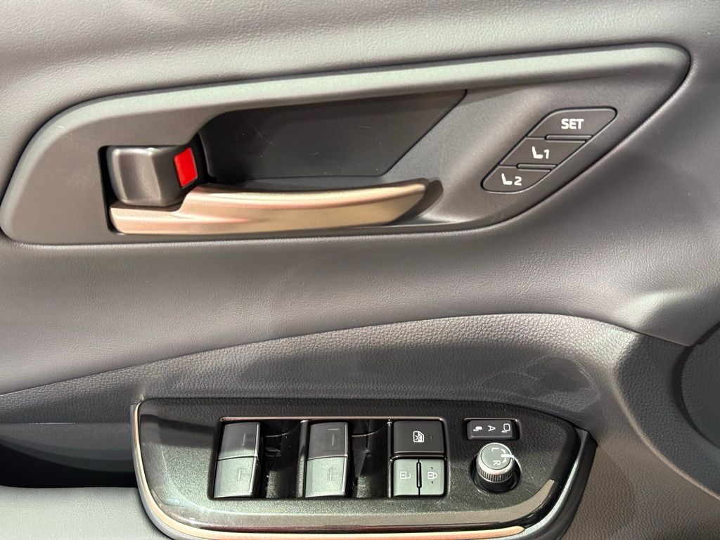 Thumbnail: 2026 Toyota Crown - 15