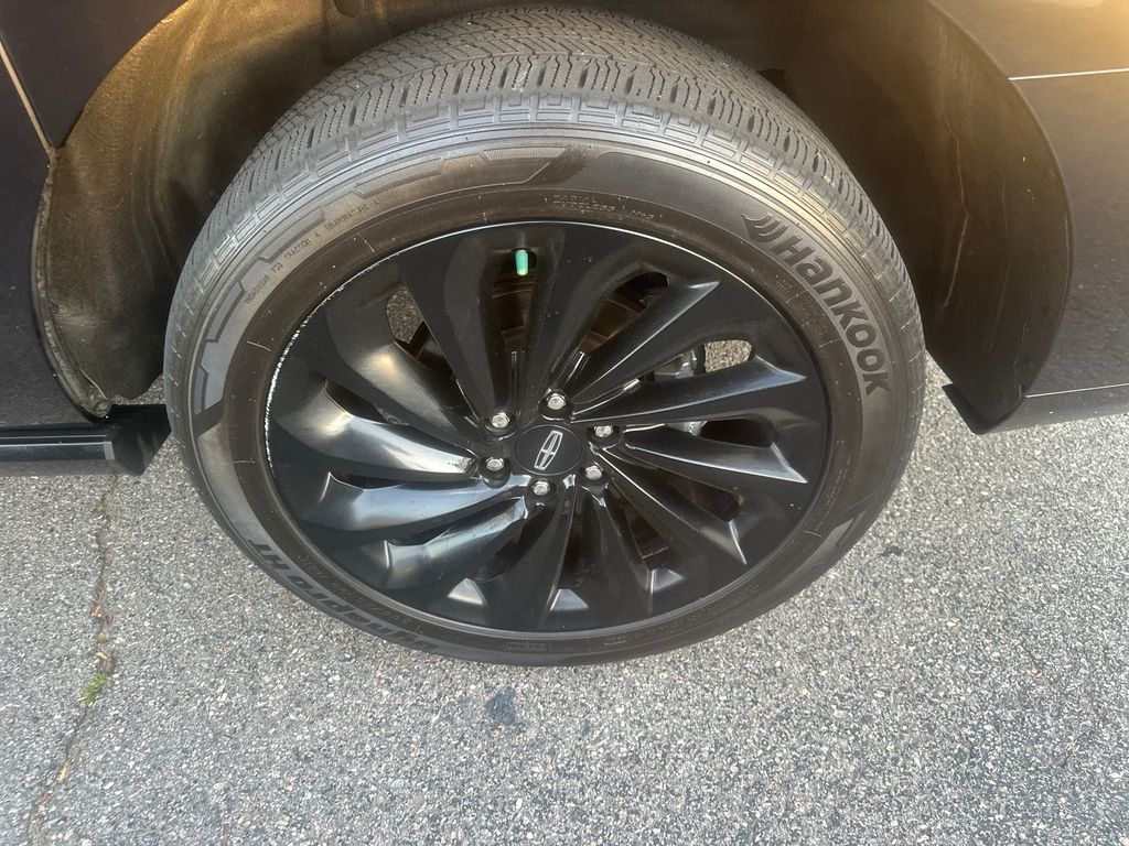 Used 2020 Black Lincoln Reserve image 5