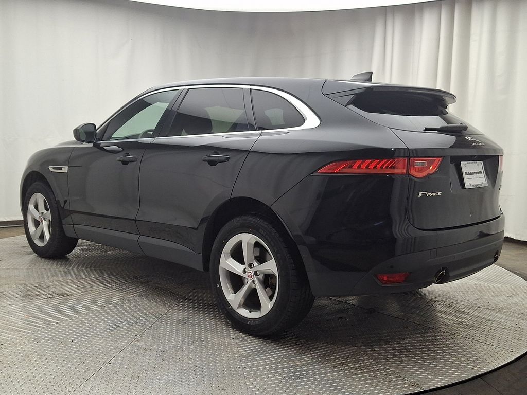 Thumbnail: 2020 Jaguar F-Pace - 6