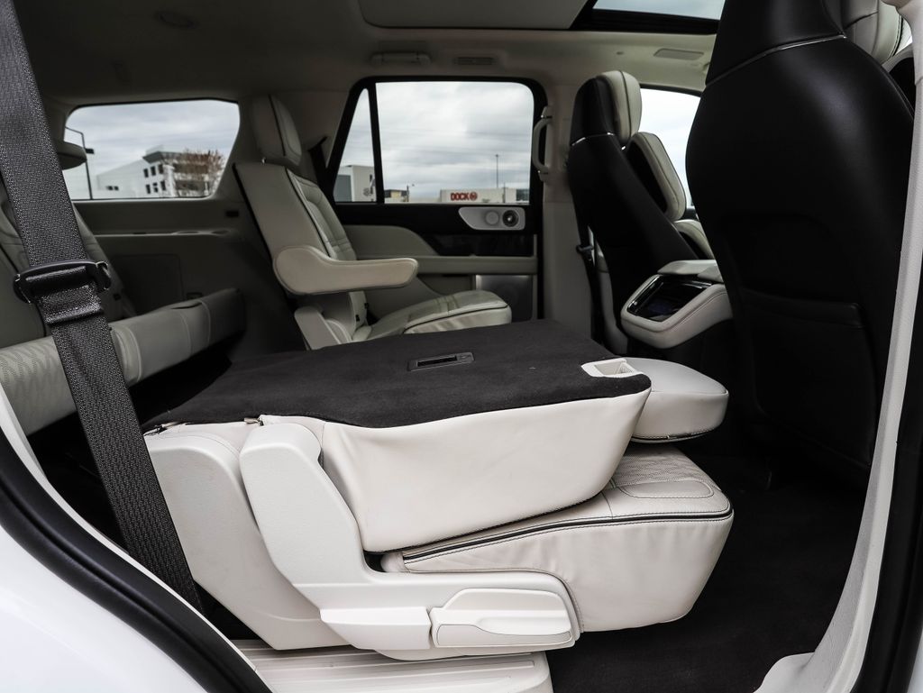Thumbnail: 2022 Lincoln Navigator - 30