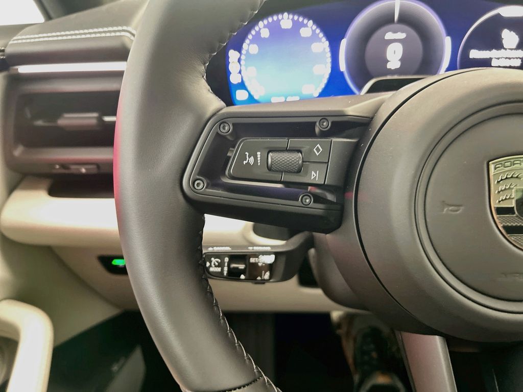 Thumbnail: 2026 Porsche Macan - 13