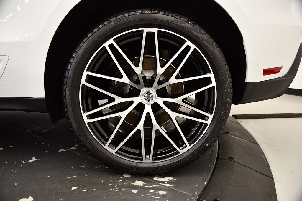 Thumbnail: 2025 Porsche Macan - 13