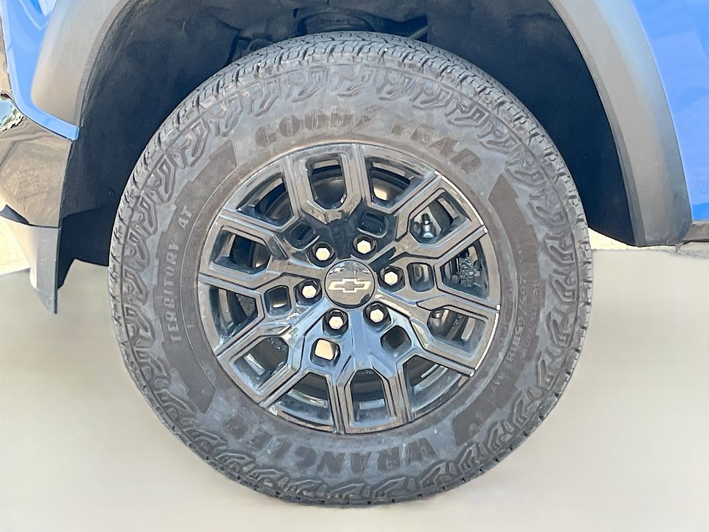 Used 2025 Blue Chevrolet Trail Boss image 30